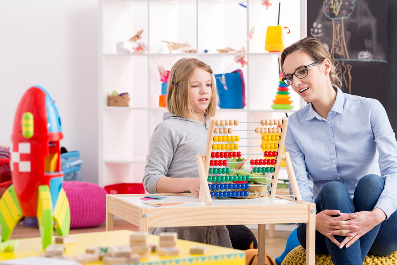 Schüler bekommt Lerntherapie für Legasthenie und Dyskalkulie beim Mitteldeutschen Lerninstitut Lerntherapie für Legasthenie und Dyskalkulie beim MDLi Mitteldeutschen Lerninsititut